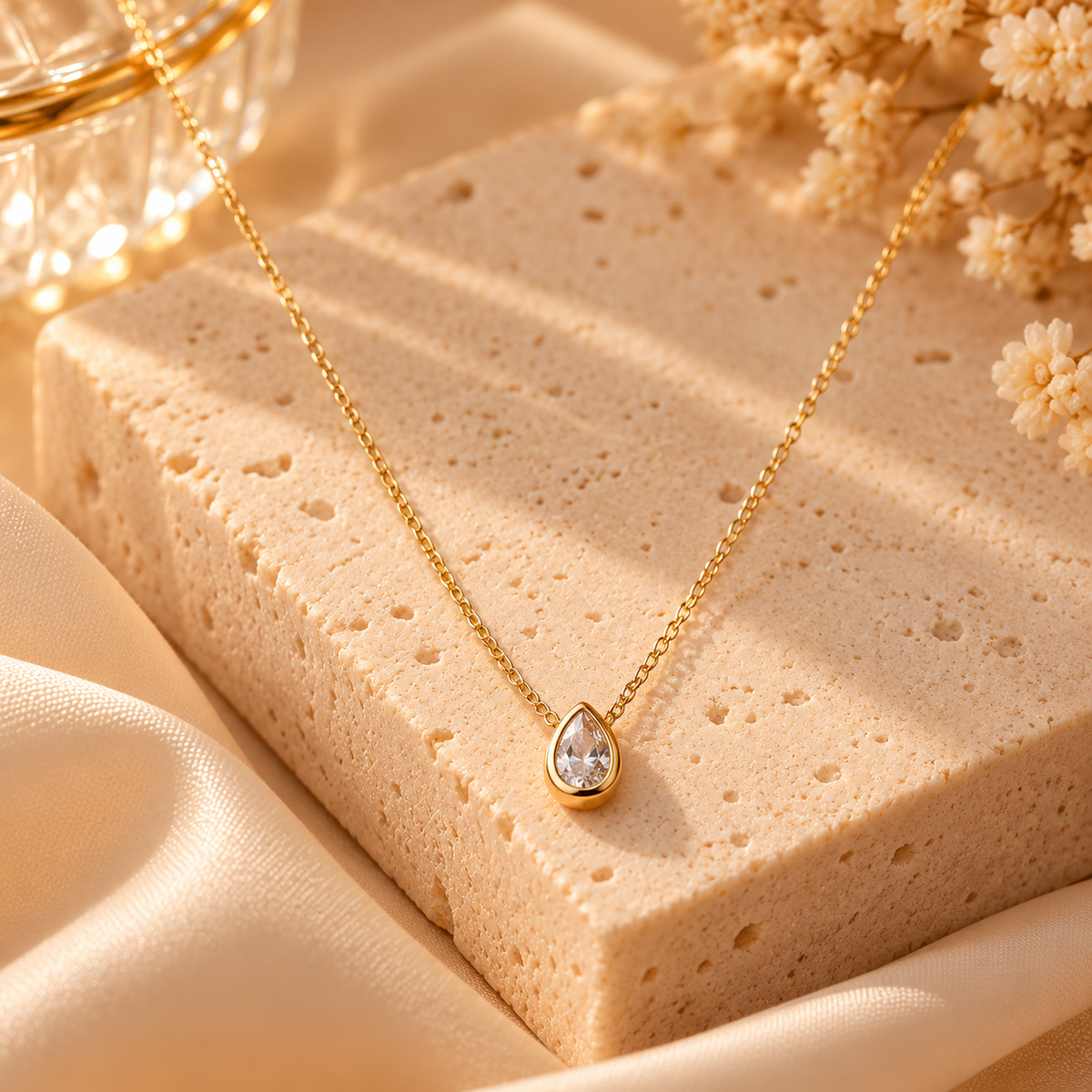 Collar Élina Dorado – Acero Inoxidable y Oro 18K