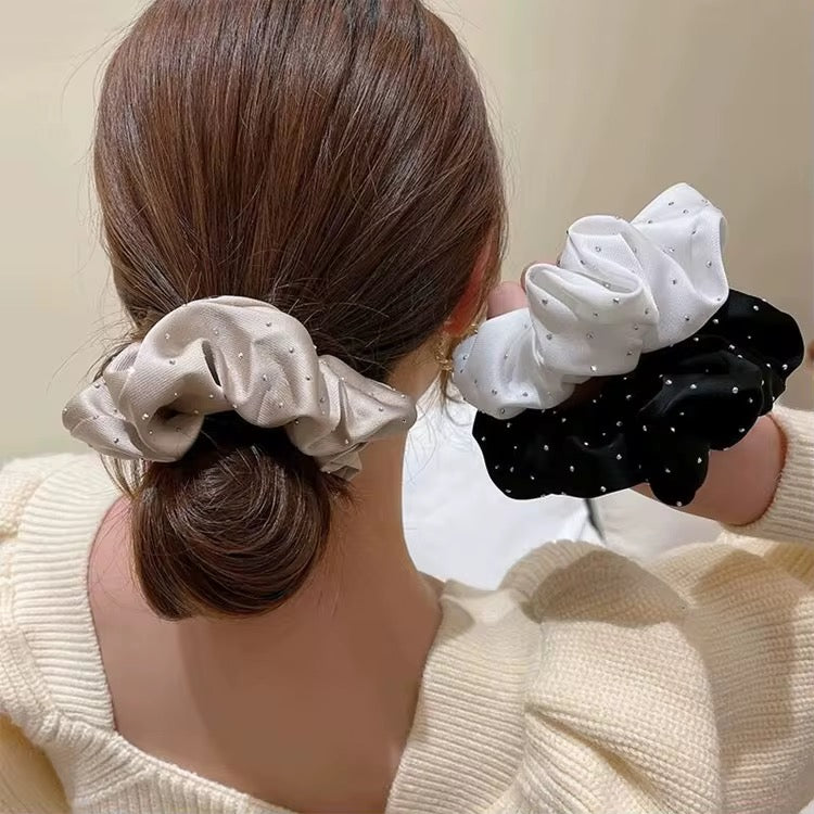 Scrunchie Satinada Premium CORBIL CB – Elegancia y Suavidad en Cada Peinado