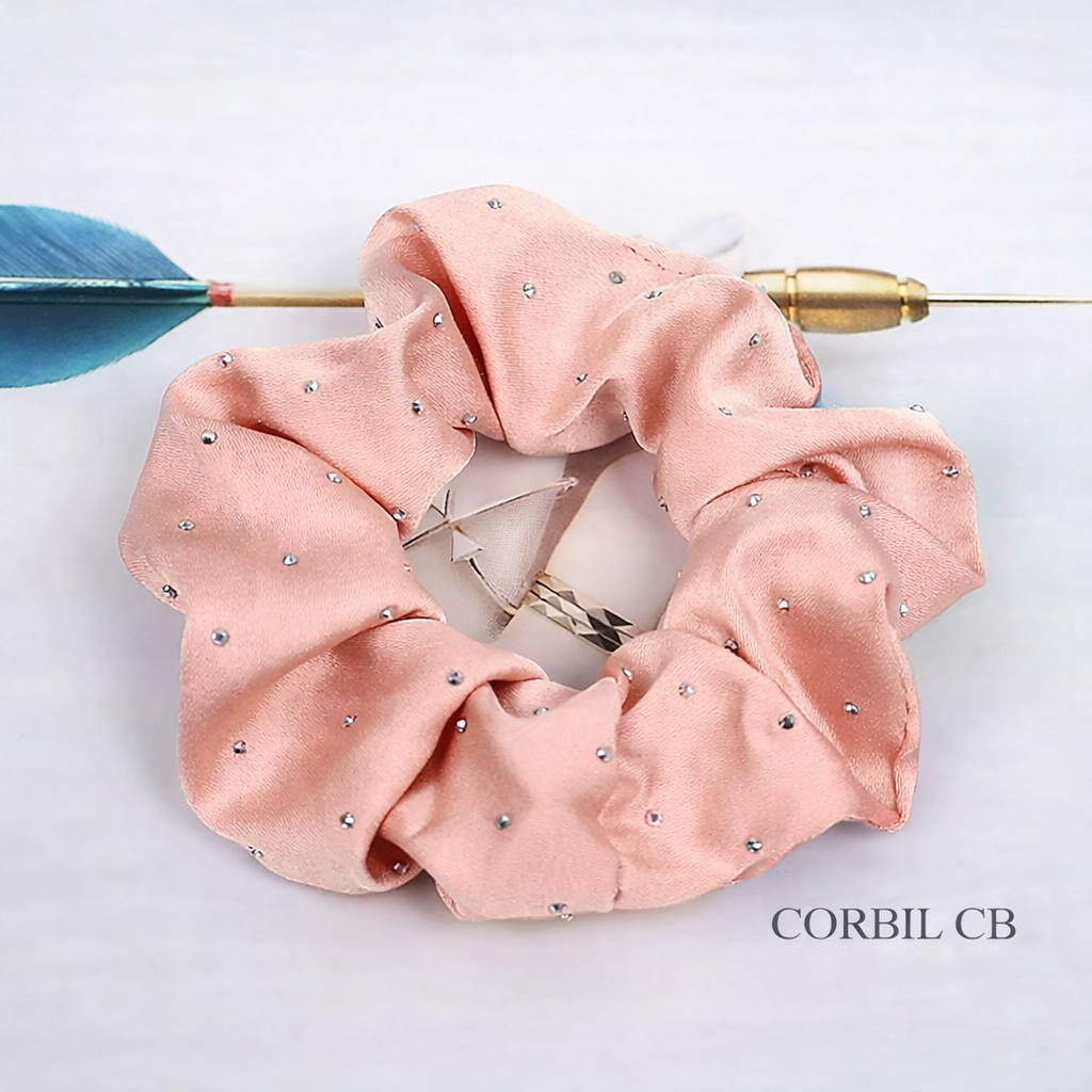 Scrunchie Satinada Premium CORBIL CB – Elegancia y Suavidad en Cada Peinado