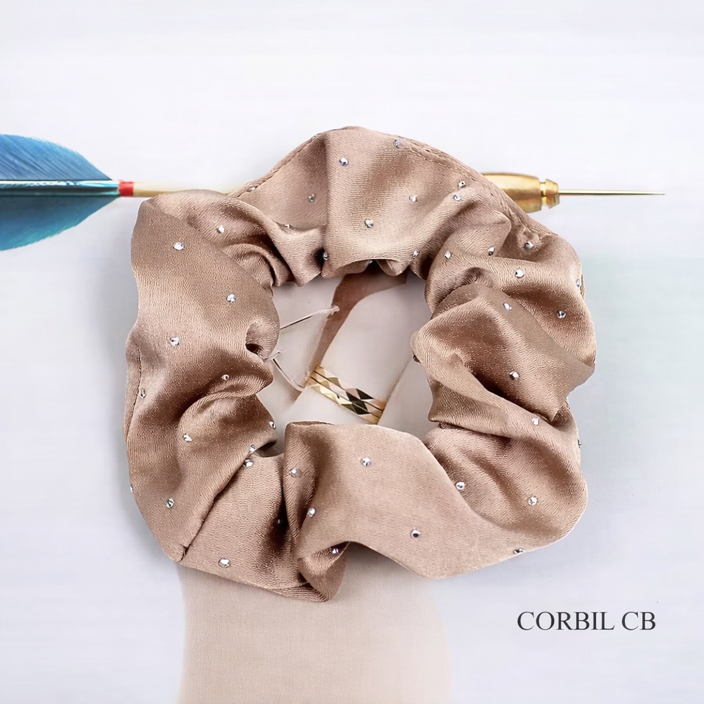 Scrunchie Satinada Premium CORBIL CB – Elegancia y Suavidad en Cada Peinado